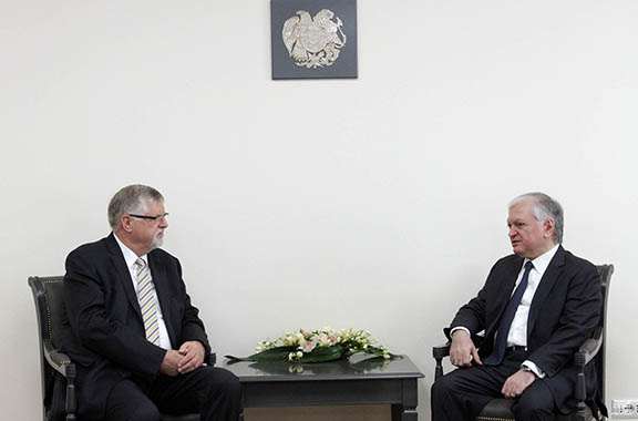 Foreign Minister of Armenia Edward Nalbandian receives Halber on April 26, 2017 in Yerevan (Photo: Ministry of Foreign Affairs of Armenia)