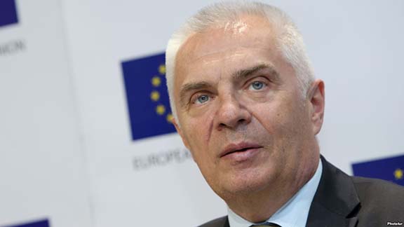 Piotr Switalski, the head of the EU Delegation in Armenia, speaks at a news conference on April 10, 2017 in Yerevan (Photo: Photolure)