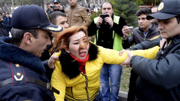 Azerbaijani police round up opposition activists (Photo: Agence France-Presse)
