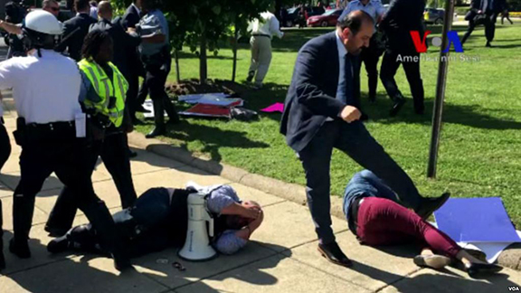 Erdogan's security personnel attack peaceful protesters during demonstration near the Turkish ambassador's residence in Washington DC on May 16, 2017. (Image: VOA Turkish Video/Screenshot)