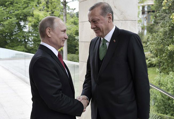 Russian President Vladimir Putin (left) shakes hands with his Turkish counterpart Tayyip Erdogan during a meeting in Sochi, Russia. (Photo: Sputnik/Alexei Nikolsky/Kremlin via Reuters)