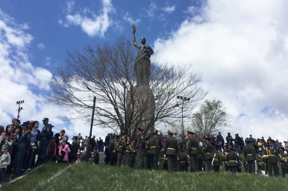 Victory Day parade leading to Gyumri's Mother Armenia memorial complex took place on May 9, 2017 (Photo: Armenpress)