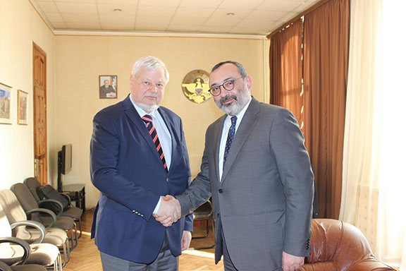 Artsakh Republic Foreign Minister Karen Mirzoyan (right) receives Personal Representative of the OSCE Chairperson-in-Office Andrzej Kasprzyk (Photo: Foreign Ministry of the Artsakh Republic)