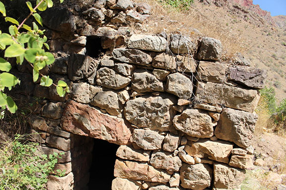 Entrance to Soorp Pokas church (Photo: Hovsep Dagdigian)