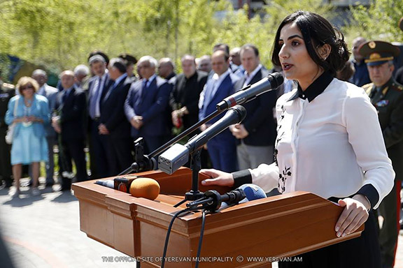 Krepyan’s daughter Aspram addresses the crowd (Photo: yerevan.am)