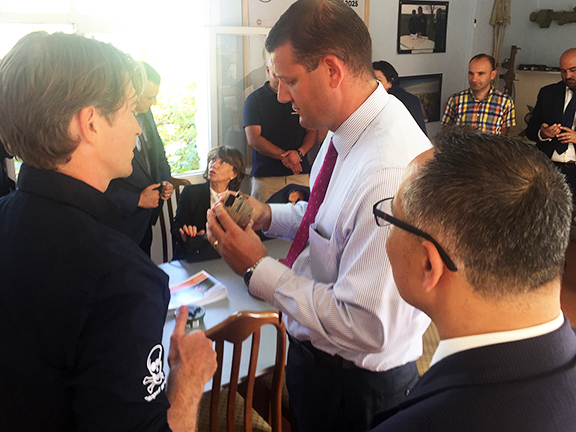 The HALO Trust Regional Director Ash Boddy explains key elements of Artsakh de-mining efforts to Rep. David Valadao (R-CA) and ANCA Chairman Raffi Hamparian. The briefing included Armenia Fund President Maria Mehranian and Republic of Artsakh Representative to the U.S. Robert Avetisyan.