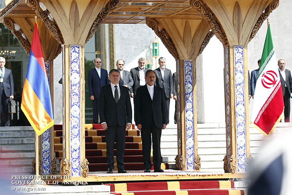 Prime Minister Karen Karapetian and First Vice President of Iran Es’haq Jahangiri. (Photo: Press Office of the Government of Armenia)