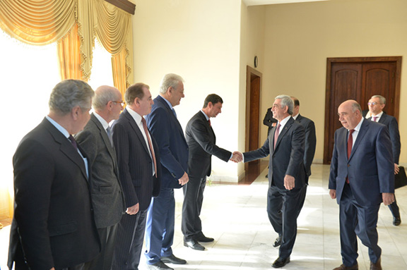 Sarkisian meeting attendees of the council session (Photo: Office of the President of Armenia)