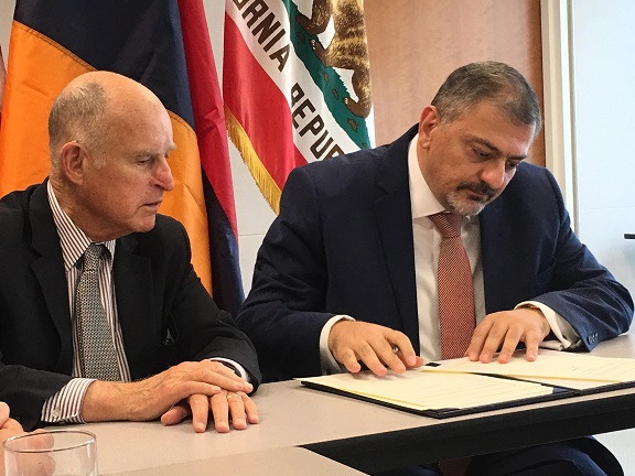 Armenia's Deputy Prime Minister Vache Gabrielyan (left) and Gov. Brown sign memorandum of understanding
