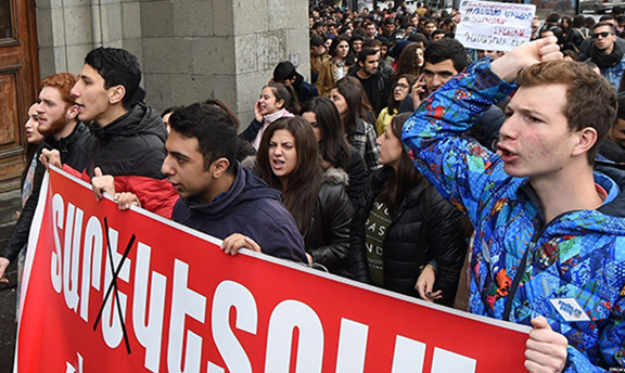 University students protest against the law on military service