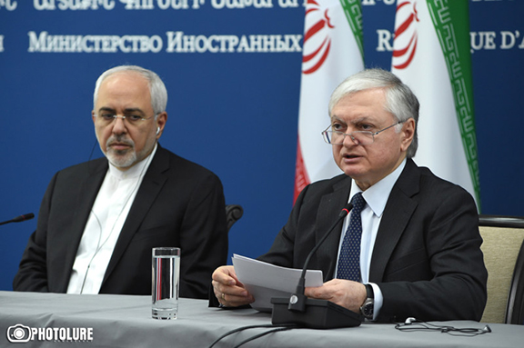 Iran's Foreign Minister Mohammad Javad Zarif (l) with Armenia's Foreign Minister Edward Nalbandian in Yerevan on Tuesday