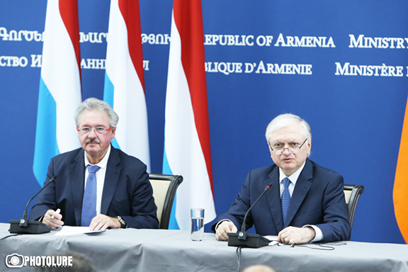 Armenia's Foreign Minister Edward Nalbandian and Minister of Foreign and European Affairs of Luxemburg Jean Asselborn at a joint press conference Tuesday