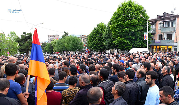 Protesters flood Stepanakert streets for a third day on Monday (ArtsakhPress photo)