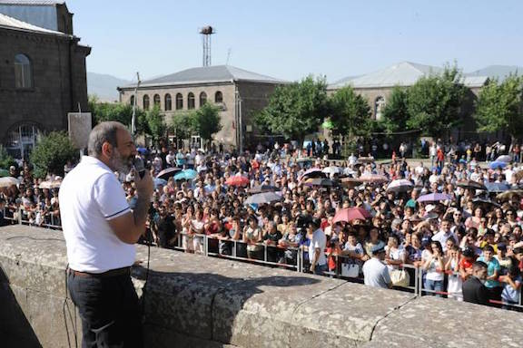 Prime Minister Nikol Pashinyan addressing a crowd in Goris.