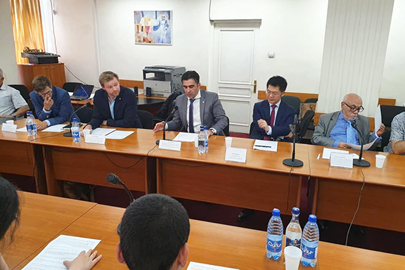 A scene from the "Europe Goes Silk Road through Armenia" academic seminar, where Sino-Armenian relations were discussed