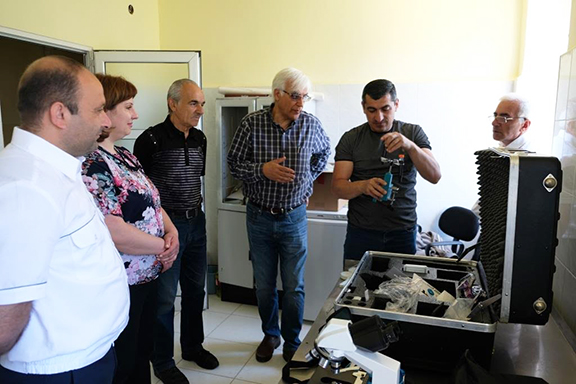 Varoujan Der Simonian of ATG handing a PVDL unit to Ijevan regional Veterinary Service Center
