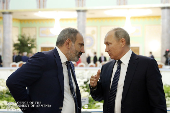 Prime Minister Nikol Pashinyan and President Vladimir Putin of Russia