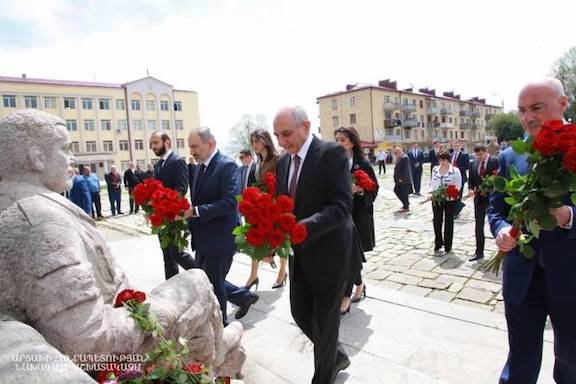 Artsakh President Bako Sahakian  and Prime Minister Nikol Pashinyan lay wreaths at the Stepanakert memorial