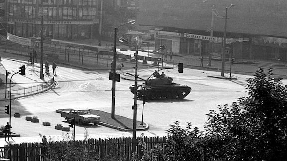 Tanks on the streets of Ankara in September 1980