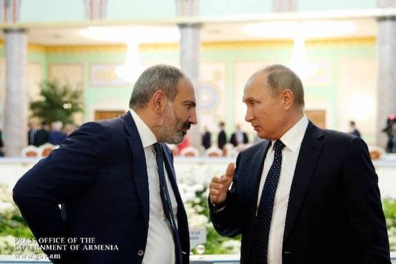 Prime Minister Nikol Pashinyan with Russian President Vladimir Putin