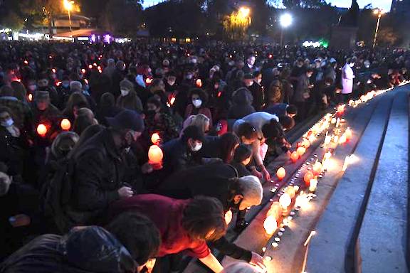 Thousands take part in candlelight vigil in memory of Artsakh soldiers