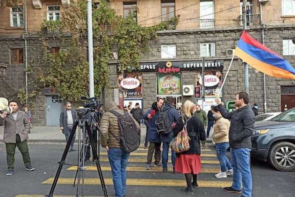 Protesters block an intersection in Yerevan and demand Prime Minister Nikol Pashinyan's resignation